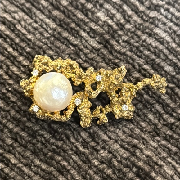 Organic Gold and Cream Brooch with Pearl Centerpiece - Picture 1 of 2